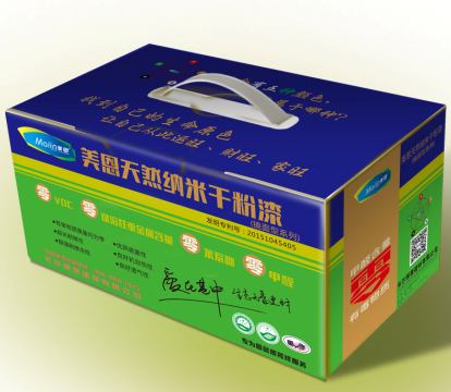 膩?zhàn)臃?/></p><p>　　外墻膩?zhàn)臃凼褂脮r(shí)粉料和水的比例為2：1左右，先將適量的清水倒入容器中，然后加入粉料，用電動(dòng)攪拌器攪拌成均勻無(wú)顆粒的漿狀，放置3-5分鐘再攪拌一次即可。一般批刮2-3遍，每遍厚度約為0.5-1mm，第一遍批刮完成4小時(shí)后方可進(jìn)行、第二次批刮，最后一遍完成1-2天內(nèi)打磨，勿過(guò)度打磨以免影響強(qiáng)度。</p><p>　　外墻防水膩?zhàn)臃蹮o(wú)毒、無(wú)味、無(wú)放射性;粘結(jié)力強(qiáng);易施工，易打磨，具雙向親和性、優(yōu)異的柔韌性、防水性和耐堿性;非常好的耐候性和超強(qiáng)的抗裂性。外墻防水膩?zhàn)臃圻m用于混凝土、水泥砂槳等墻體基面上的抹灰;瓷磚、馬賽克、石材等表面的翻新找平。</p><p>　　一、外墻防水膩?zhàn)臃凼褂梅椒ǎ?/p><p>　　1、外墻防水膩?zhàn)臃叟c水的比例為1：0.4-0.45，先加水后加粉料用電動(dòng)攪拌器攪拌3-5分鐘至形成無(wú)顆粒的膏狀，靜置5分鐘再攪拌一次即可施工。</p><p>　　2、批次批刮厚度控制在3mm內(nèi)。</p><p>　　3、膩?zhàn)痈稍锖笠暅貪穸葼顩r(40度左右)需澆水養(yǎng)護(hù)，養(yǎng)護(hù)2-3天即可。</p><p>　　4、基墻含水率大于10%，需適當(dāng)延長(zhǎng)涂刷涂料的時(shí)間或用抗堿底漆進(jìn)行封底處理。</p><p>　　二、外墻防水膩?zhàn)臃凼褂脮r(shí)的注意事項(xiàng)：</p><p>　　1、攪拌好的膩?zhàn)訚{料應(yīng)在3小時(shí)內(nèi)用完，切忌把已干結(jié)的料加入膩?zhàn)又袛嚢柙儆谩?/p><p>　　2、外墻防水膩?zhàn)臃圻m應(yīng)5-40℃環(huán)境下施工。</p><p style=